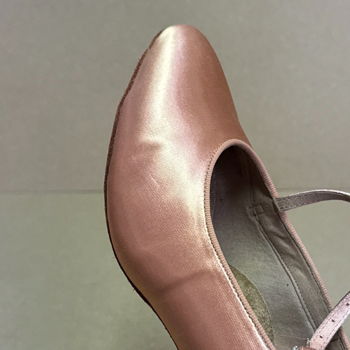 Clara - Size 6H (LB4)