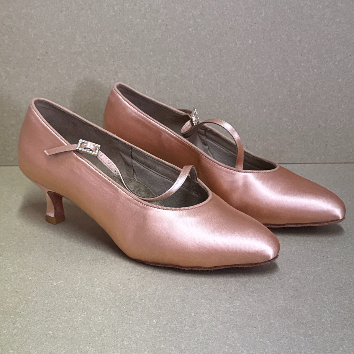 Clara - Size 6H (LB4)