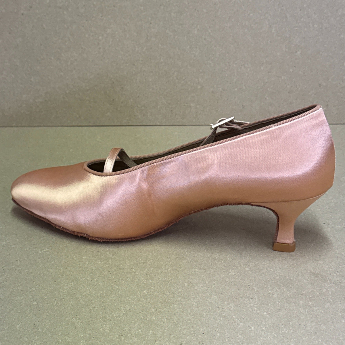 Clara - Size 6H (LB4)