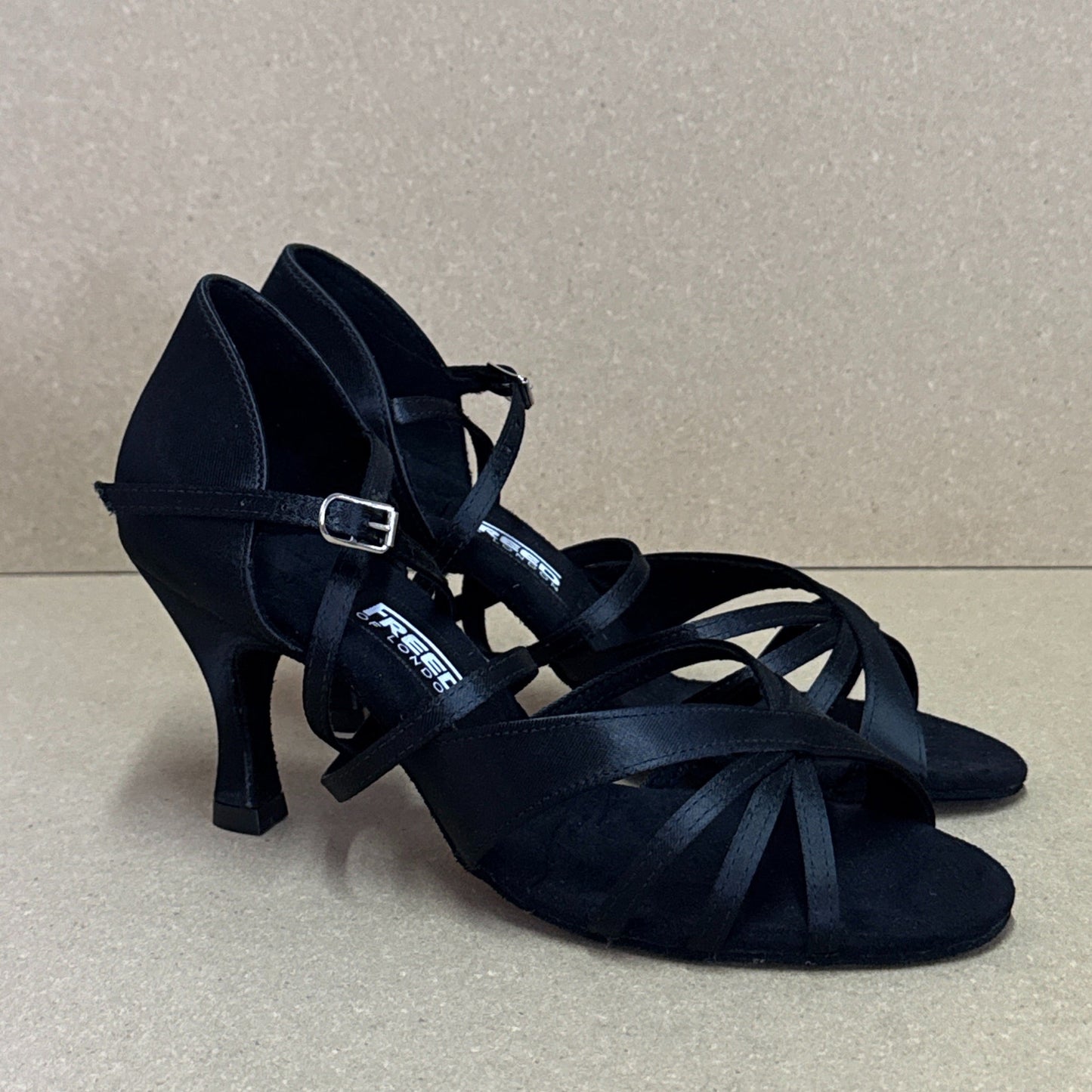 Sylvia Black - Size 4H (LL3)
