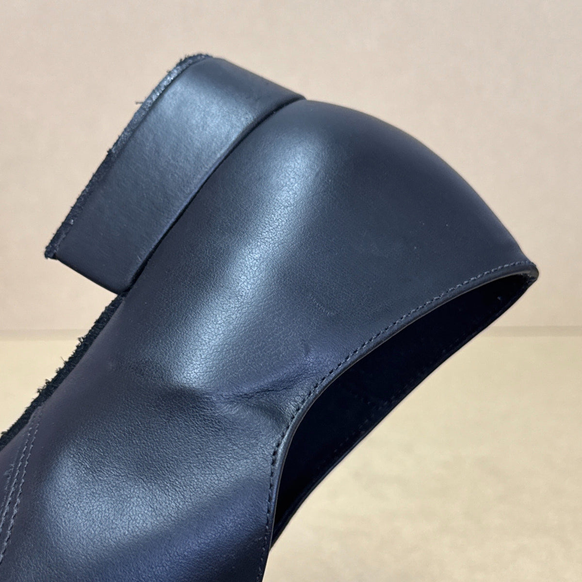 Kelly Black Leather - Size 10 (DSM6)
